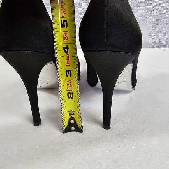 Chic Black Heels with Sleek Design - Picture 11 of 11